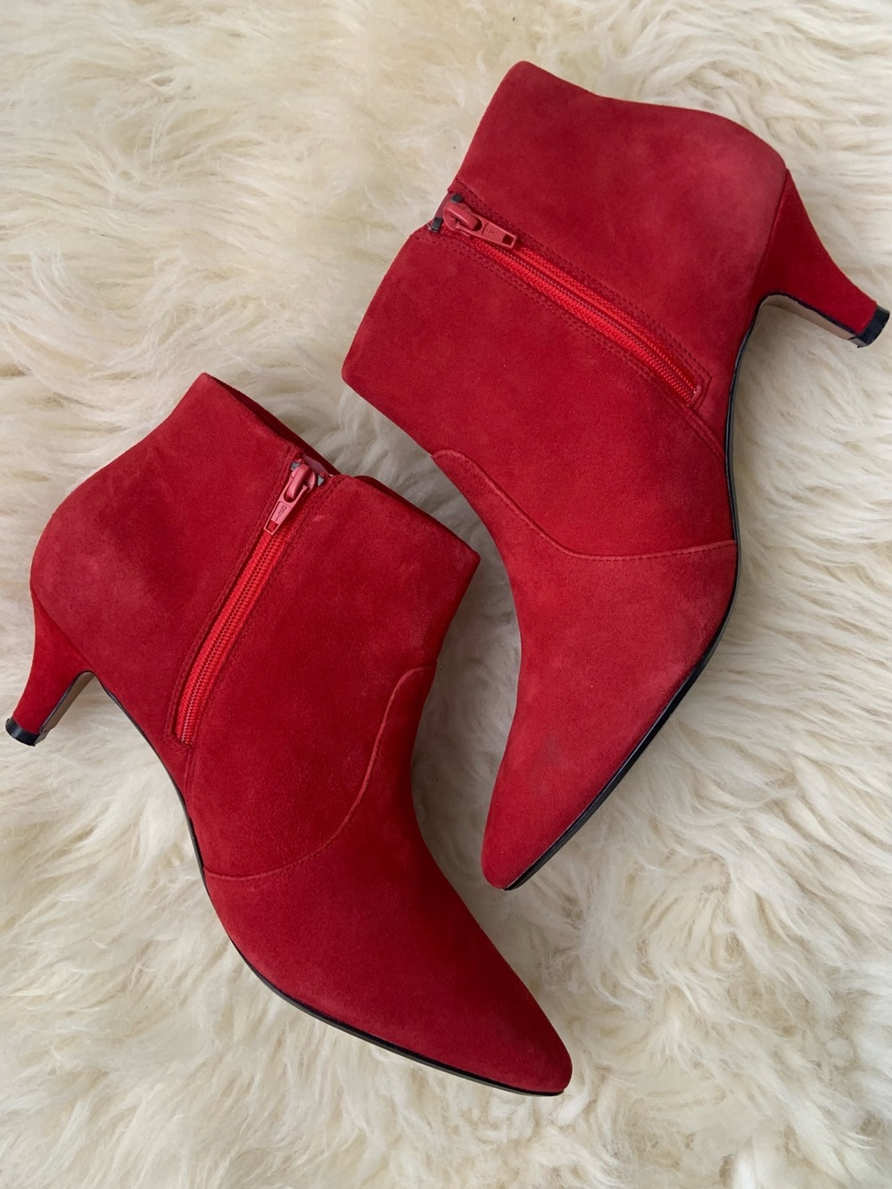 CLARKS Short Suede Kitten Heel Booties (Sz 42.5) - Picture 3 of 8